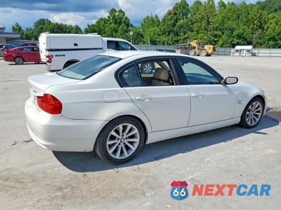 Trzecie zdjęcie samochodu z tyłu: 2011 BMW 328 XI VIN:WBAPK7C58BA970164 - miniatura