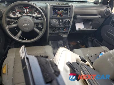 Zdjęcie 8 z 12 samochodu: 2007 JEEP WRANGLER SAHARA VIN:1J4GB59177L199570 - miniatura
