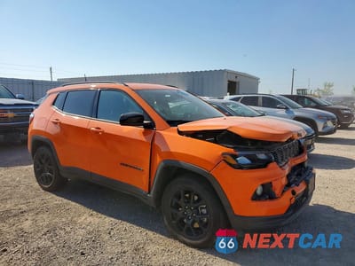 Czwarte zdjęcie samochodu z boku: 2026 JEEP COMPASS LATITUDE VIN:3C4NJDBN3TT179421 - miniatura