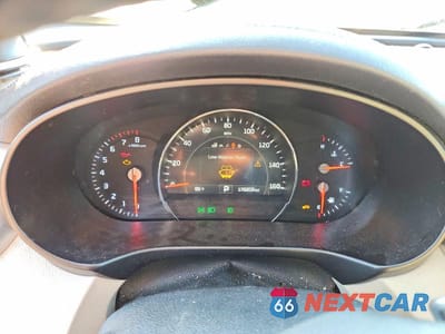 Zdjęcie 9 z 13 samochodu: 2017 KIA SORENTO EX VIN:5XYPHDA11HG253646 - miniatura