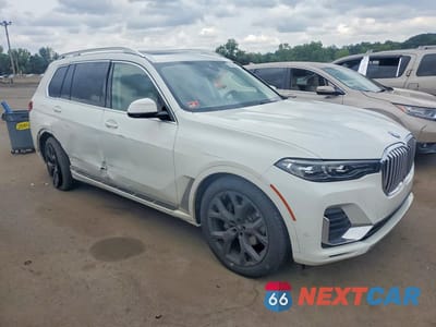 Czwarte zdjęcie samochodu z boku: 2022 BMW X7 XDRIVE40I VIN:5UXCW2C04N9K89288 - miniatura
