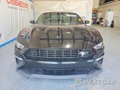 Piąte zdjęcie samochodu w środku: 2020 FORD MUSTANG VIN:1FA6P8TD3L5157571 - miniatura