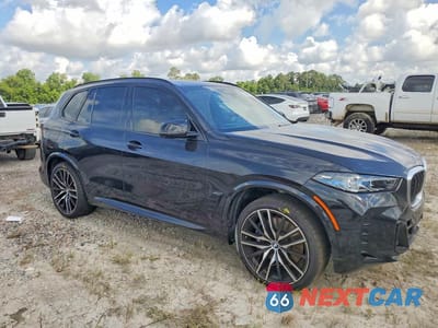 Czwarte zdjęcie samochodu z boku: 2025 BMW X5 M60I VIN:5UX33EU01S9Y53810 - miniatura