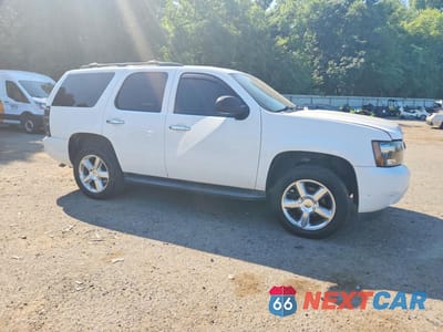 Czwarte zdjęcie samochodu z boku: 2013 CHEVROLET TAHOE C1500 LT VIN:1GNSCBE03DR359775 - miniatura