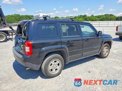 Trzecie zdjęcie samochodu z tyłu: 2016 JEEP PATRIOT SPORT VIN:1C4NJPBA0GD528531 - miniatura