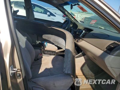 Zdjęcie 7 z 11 samochodu: 2002 TOYOTA CAMRY LE VIN:JTDBE32K120019704 - miniatura