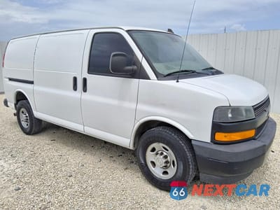 Czwarte zdjęcie samochodu z boku: 2019 CHEVROLET EXPRESS G2500 VIN:1GCWGAFG2K1366166 - miniatura