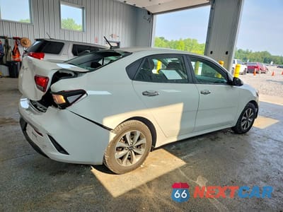 Trzecie zdjęcie samochodu z tyłu: 2022 KIA RIO S VIN:3KPA24AD5NE476430 - miniatura