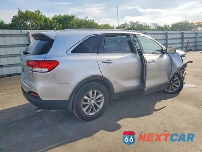 Trzecie zdjęcie samochodu z tyłu: 2018 KIA SORENTO LX VIN:5XYPG4A36JG362100 - miniatura
