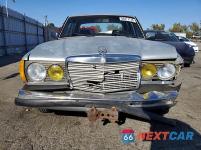 Piąte zdjęcie samochodu w środku: 1984 MERCEDES-BENZ 300 DT VIN:WDBAB33A3EA019758 - miniatura