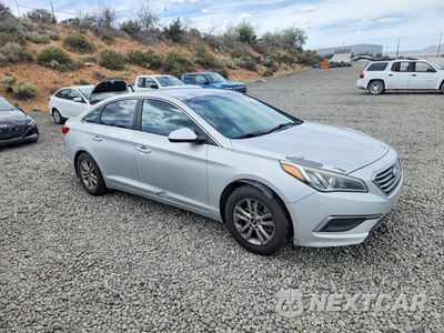 Czwarte zdjęcie samochodu z boku: 2017 HYUNDAI SONATA SE VIN:5NPE24AF0HH486558 - miniatura