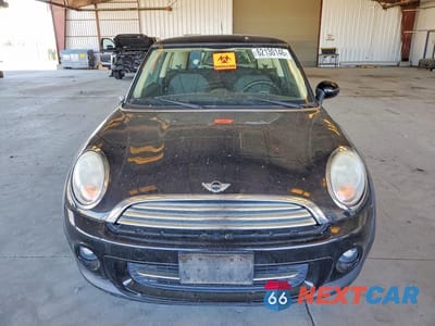 Piąte zdjęcie samochodu w środku: 2011 MINI COOPER VIN:WMWSU3C5XBT092979 - miniatura