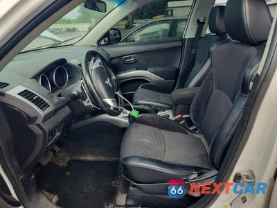 Zdjęcie 7 z 12 samochodu: 2011 MITSUBISHI OUTLANDER SE VIN:JA4JT3AW2BU042269 - miniatura