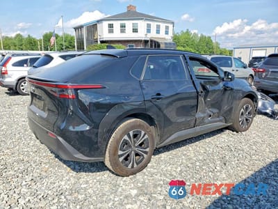 Trzecie zdjęcie samochodu z tyłu: 2025 TOYOTA BZ4X XLE VIN:JTMAAAAA6SA073563 - miniatura