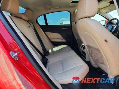 Zdjęcie 10 z 12 samochodu: 2018 JAGUAR XE PRESTIGE VIN:SAJAE4FX7JCP33813 - miniatura