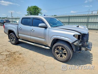 Czwarte zdjęcie samochodu z boku: 2016 TOYOTA TACOMA TRD SPORT VIN:5TFAZ5CN2GX017897 - miniatura