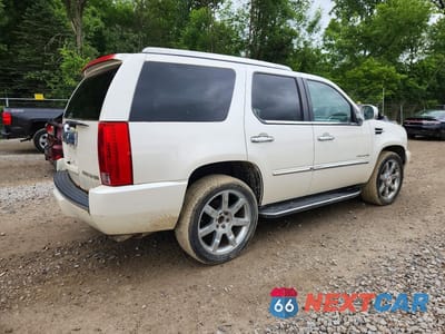 Trzecie zdjęcie samochodu z tyłu: 2011 CADILLAC ESCALADE LUXURY VIN:1GYS4BEF1BR219726 - miniatura