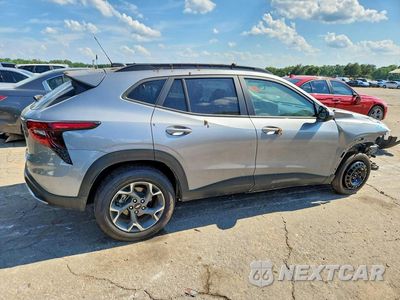 Trzecie zdjęcie samochodu z tyłu: 2024 CHEVROLET TRAX 1LT VIN:KL77LHE24RC227859 - miniatura