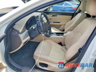 Zdjęcie 7 z 12 samochodu: 2017 JAGUAR XF VIN:SAJBR4BN2HCY42624 - miniatura