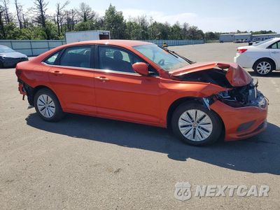 Czwarte zdjęcie samochodu z boku: 2019 VOLKSWAGEN JETTA S VIN:3VWC57BU0KM151554 - miniatura