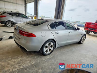 Trzecie zdjęcie samochodu z tyłu: 2017 JAGUAR XE VIN:SAJAR4BGXHA976208 - miniatura