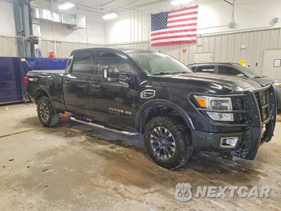 Czwarte zdjęcie samochodu z boku: 2019 NISSAN TITAN XD PRO-4X VIN:1N6BA1F44KN526527 - miniatura