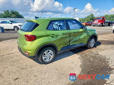 Trzecie zdjęcie samochodu z tyłu: 2022 HYUNDAI VENUE SE VIN:KMHRB8A3XNU200999 - miniatura
