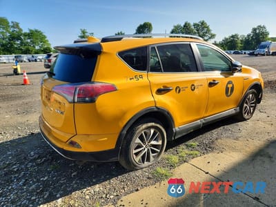 Trzecie zdjęcie samochodu z tyłu: 2017 TOYOTA RAV4 HYBRID LE PLUS VIN:JTMRJREVXHD073426 - miniatura