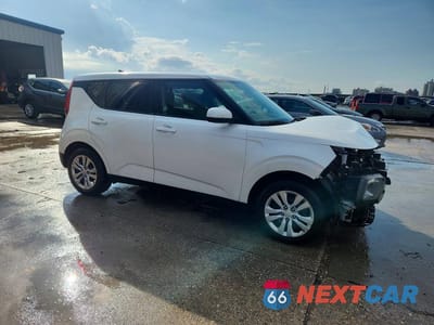 Czwarte zdjęcie samochodu z boku: 2021 KIA SOUL LX VIN:KNDJ23AU2M7740969 - miniatura