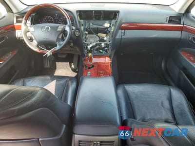 Zdjęcie 8 z 12 samochodu: 2008 LEXUS LS 460L VIN:JTHGL46F185028167 - miniatura