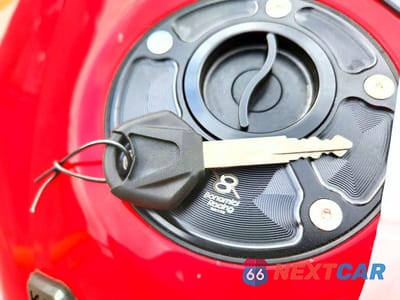 Zdjęcie 8 z 9 samochodu: 2013 YAMAHA YZFR1 VIN:JYARN23E9DA014521 - miniatura