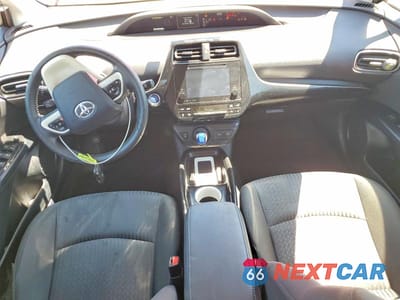Zdjęcie 8 z 12 samochodu: 2016 TOYOTA PRIUS THREE VIN:JTDKARFU1G3507244 - miniatura