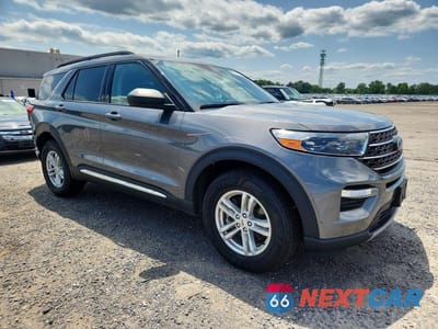 Czwarte zdjęcie samochodu z boku: 2022 FORD EXPLORER XLT VIN:1FMSK8DH4NGC30359 - miniatura