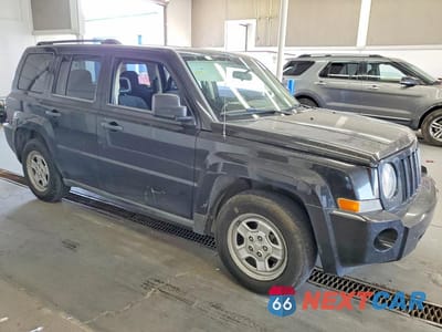 Czwarte zdjęcie samochodu z boku: 2008 JEEP PATRIOT SPORT VIN:1J8FT28W88D772247 - miniatura