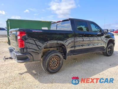 Trzecie zdjęcie samochodu z tyłu: 2023 CHEVROLET SILVERADO K1500 LT TRAIL BOSS VIN:3GCUDFE82PG341994 - miniatura