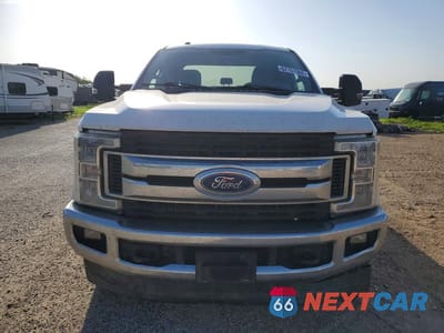 Piąte zdjęcie samochodu w środku: 2019 FORD F250 SUPER DUTY VIN:1FT7X2BT8KEG41268 - miniatura