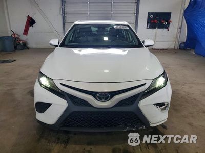 Piąte zdjęcie samochodu w środku: 2020 TOYOTA CAMRY SE VIN:4T1G11AK0LU961997 - miniatura