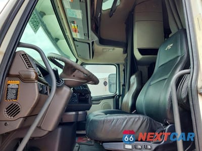 Zdjęcie 7 z 14 samochodu: 2016 VOLVO VNL SEMI TRUCK VIN:4V4NC9EH1GN942026 - miniatura
