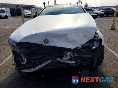 Piąte zdjęcie samochodu w środku: 2019 BMW 530E VIN:WBAJA9C55KB399635 - miniatura