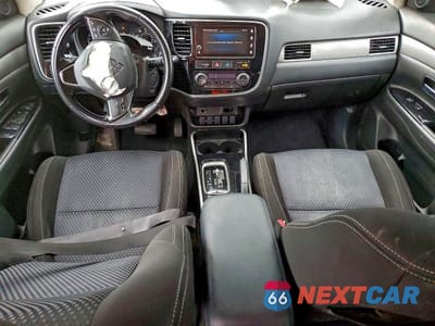 Zdjęcie 8 z 14 samochodu: 2017 MITSUBISHI OUTLANDER SE VIN:JA4AD3A34HZ060951 - miniatura