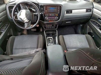 Zdjęcie 8 z 14 samochodu: 2017 MITSUBISHI OUTLANDER SE VIN:JA4AD3A34HZ060951 - miniatura