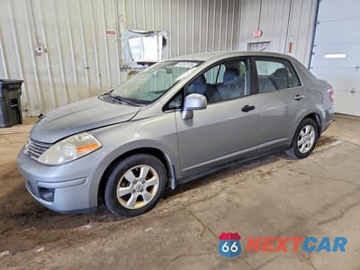 2008 NISSAN VERSA 1.8 S 3N1BC11EX8L365741 - główne zdjęcie licytacji z USA - miniatura
