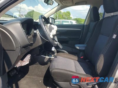 Zdjęcie 7 z 14 samochodu: 2018 MITSUBISHI OUTLANDER SE VIN:JA4AD3A34JZ023064 - miniatura