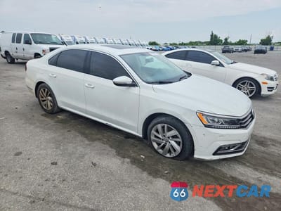 Czwarte zdjęcie samochodu z boku: 2018 VOLKSWAGEN PASSAT SE VIN:1VWBA7A35JC003514 - miniatura