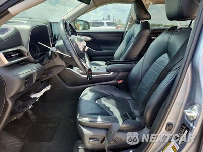 Zdjęcie 7 z 14 samochodu: 2021 TOYOTA HIGHLANDER XLE VIN:5TDHZRAH3MS058821 - miniatura