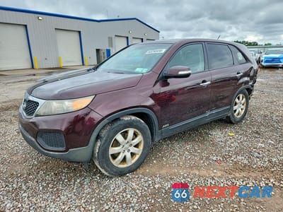 2013 KIA SORENTO LX 5XYKTCA64DG311726 - główne zdjęcie licytacji z USA - miniatura
