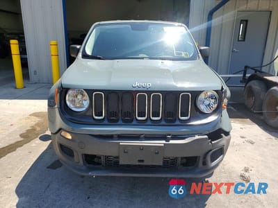 Piąte zdjęcie samochodu w środku: 2017 JEEP RENEGADE SPORT VIN:ZACCJBAH9HPF39278 - miniatura