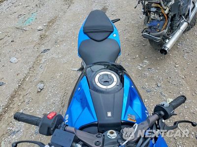 Piąte zdjęcie samochodu w środku: 2024 SUZUKI GSX800 F VIN:JS1EM13B2R7100161 - miniatura