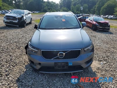 Piąte zdjęcie samochodu w środku: 2019 VOLVO XC40 T5 MOMENTUM VIN:YV4162UK9K2117154 - miniatura