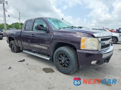 Czwarte zdjęcie samochodu z boku: 2008 CHEVROLET SILVERADO K1500 VIN:2GCEK19J581139218 - miniatura